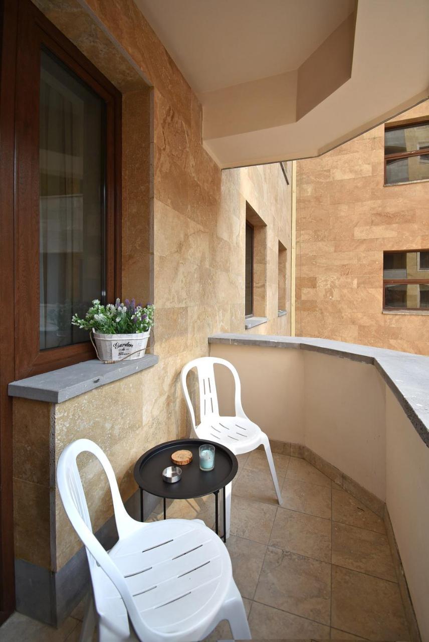 Yerevan4You Patio Exterior foto